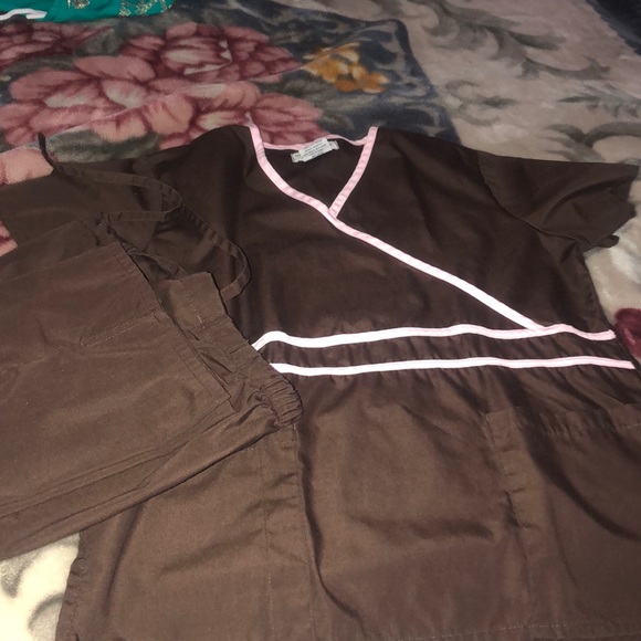 Scrub set size small bundle with two tops - Picture 2 of 7